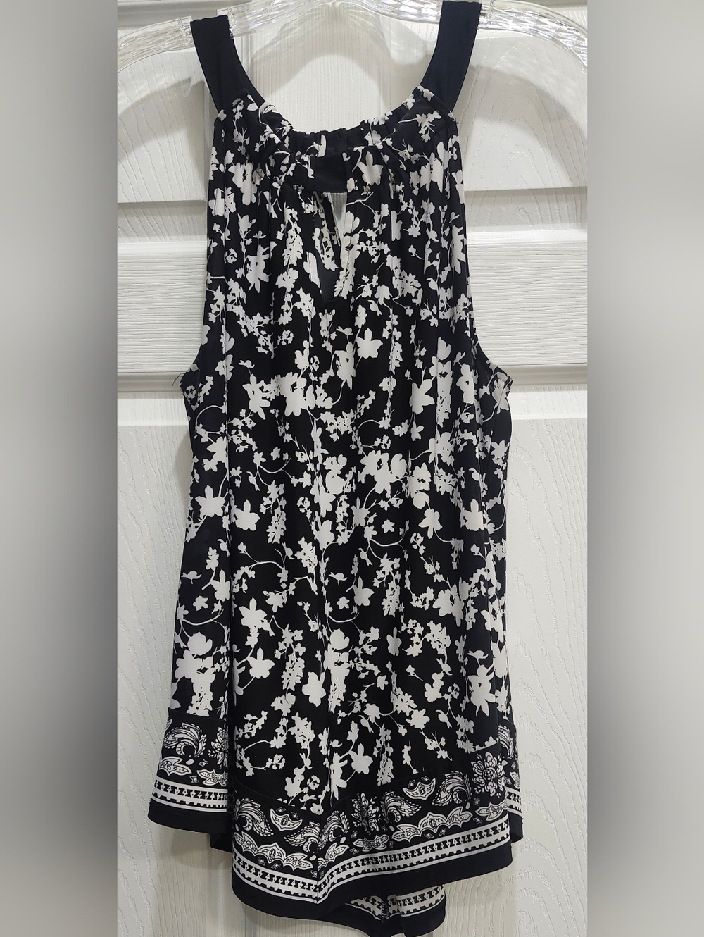 INC International Black White Floral Keyhole Halter Top Sz Large Handerchief Hem
